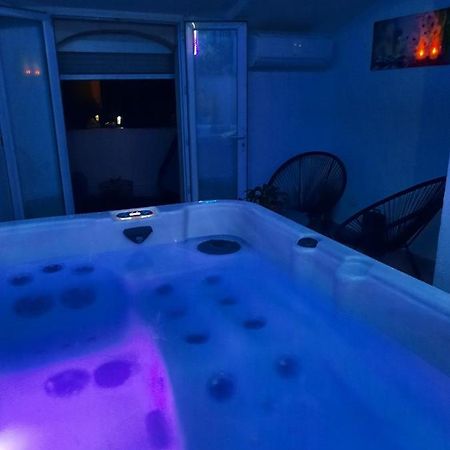 Maison Avec Jacuzzi Saint-Mitre-les-Remparts Екстериор снимка