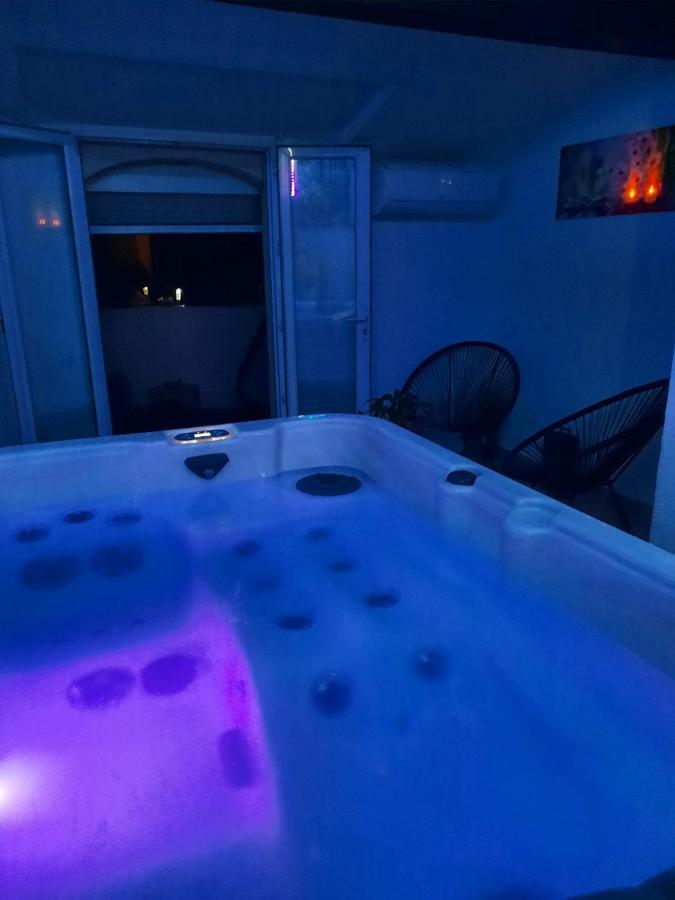 Maison Avec Jacuzzi Saint-Mitre-les-Remparts Екстериор снимка